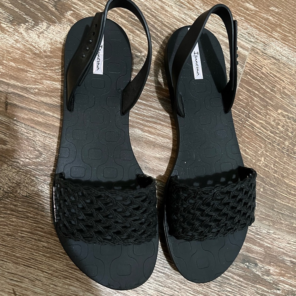 Black Ipanema Breezy sandals- size 9